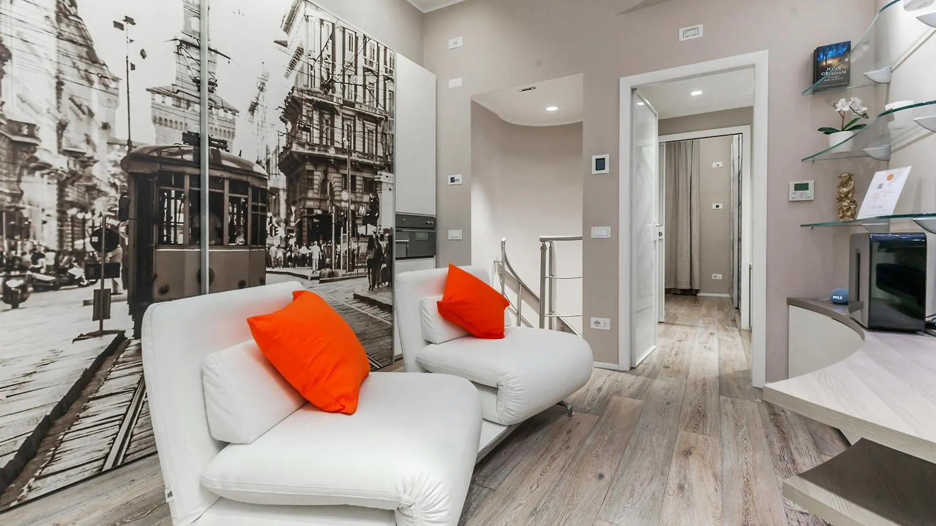 Orange Milano M3 Duomo 12 Min location